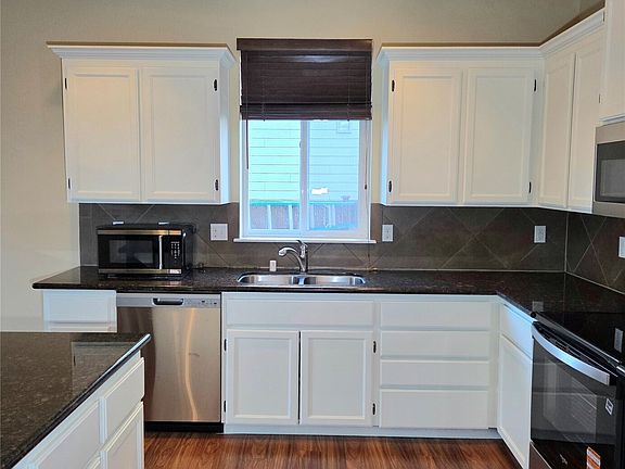 4th image of 1605 Riddell Avenue NE