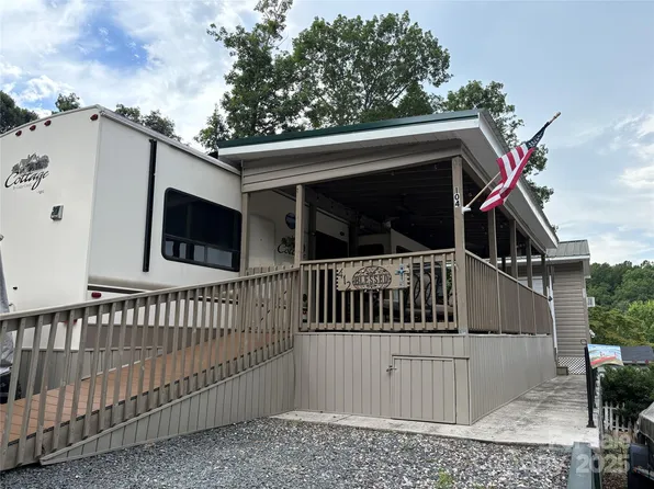 104 Cedar Ln, New London, NC 28127