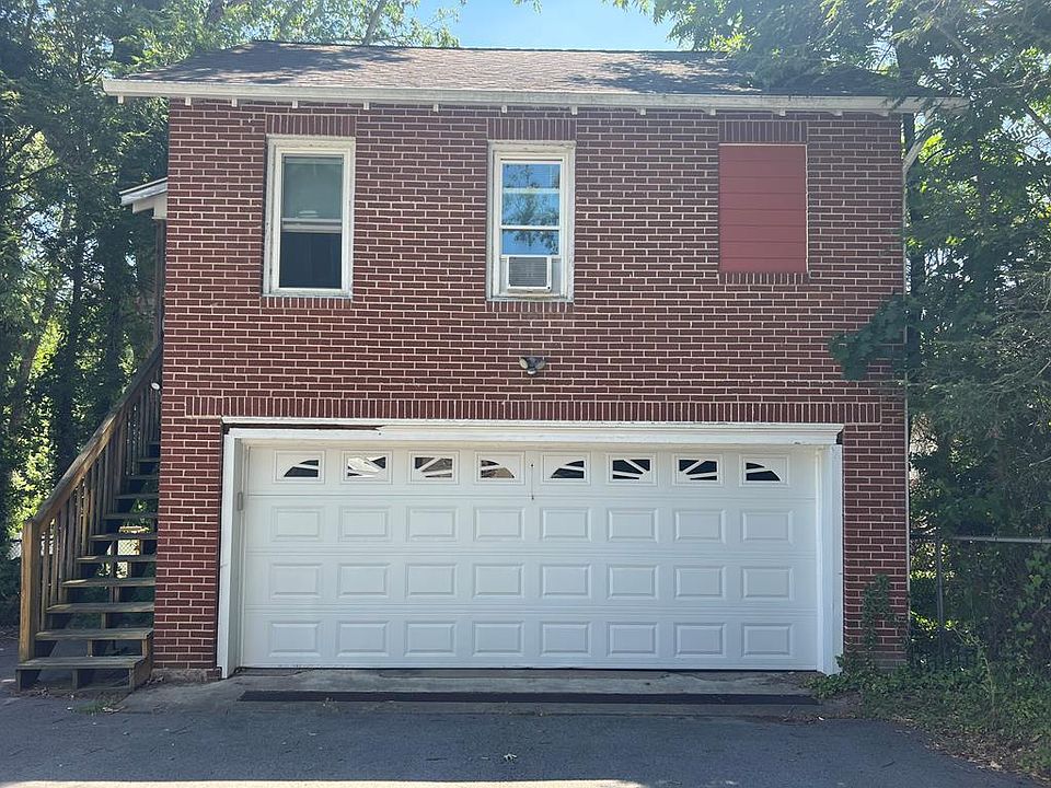 1st image of 704 Woodlawn Ave