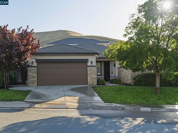 4th image of 3042 Barranca Dr