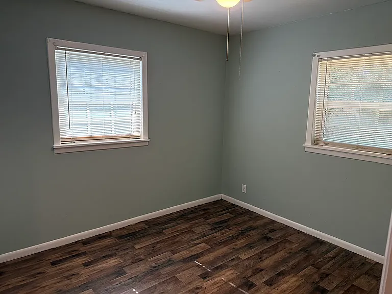 1926 Longview Dr — Photo 13