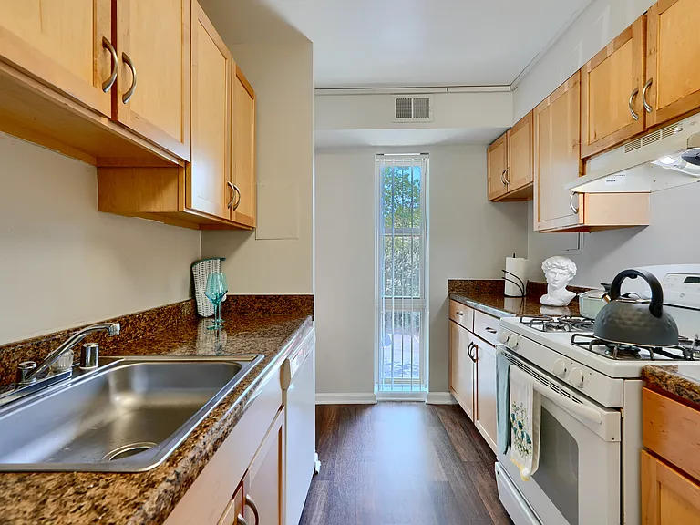 Westchester West Apartments — Photo 44