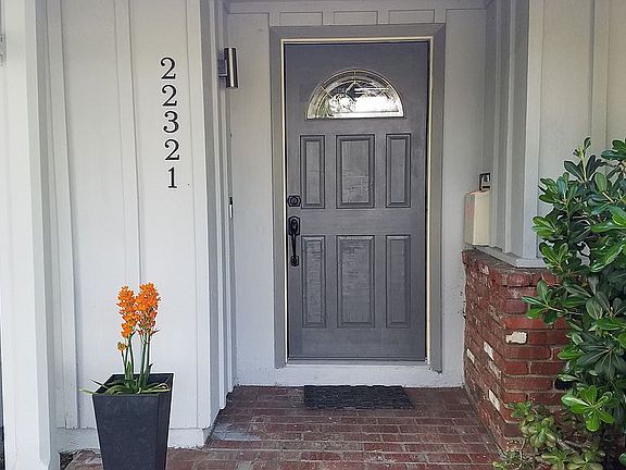 5th image of 22321 Vanowen St