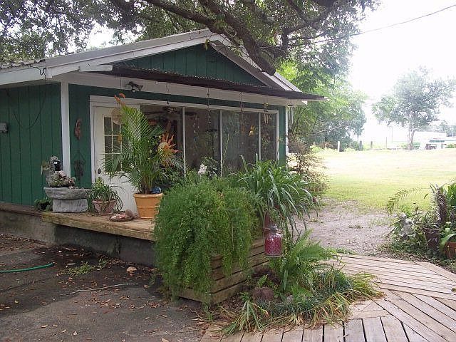 2nd image of 930 Crescent Blvd