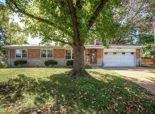 2425 Chartom Mar Dr, Saint Charles, MO 63301