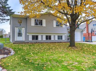 8532 Buffalo Dr, Commerce Township, MI 48382