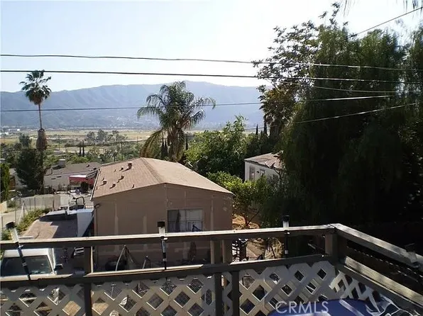 32851 Mesa Dr, Lake Elsinore, CA 92530