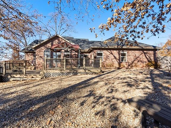 3rd image of 15 Sutherland Ln