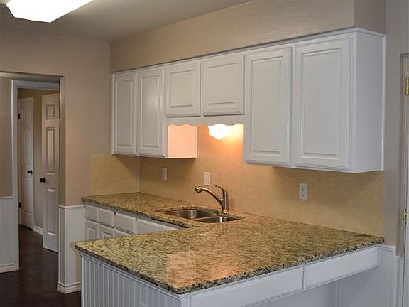 5th image of 1013 Van Horn St