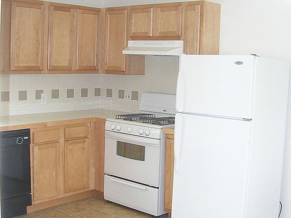 2nd image of 634 Lake Michigan Dr NW APT 3