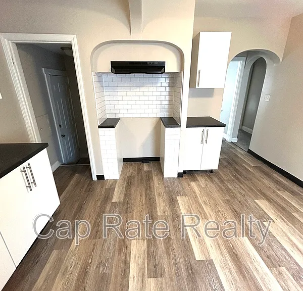 1366 Duxberry Ave — Photo 14