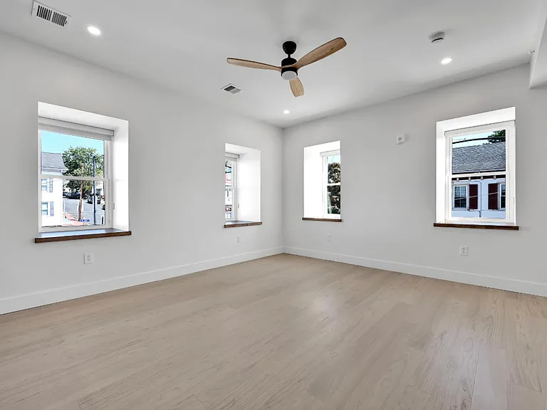 132 E Market St #201 — Photo 5