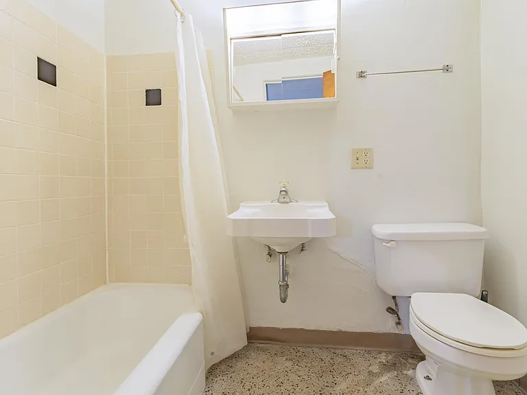 2441 Holmes St #5 — Photo 4