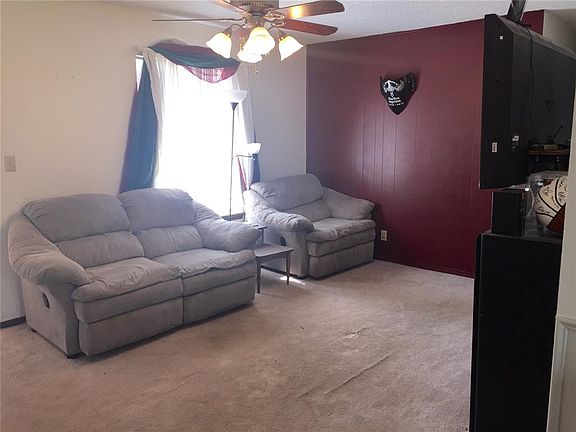3rd image of 11 Osage Dr