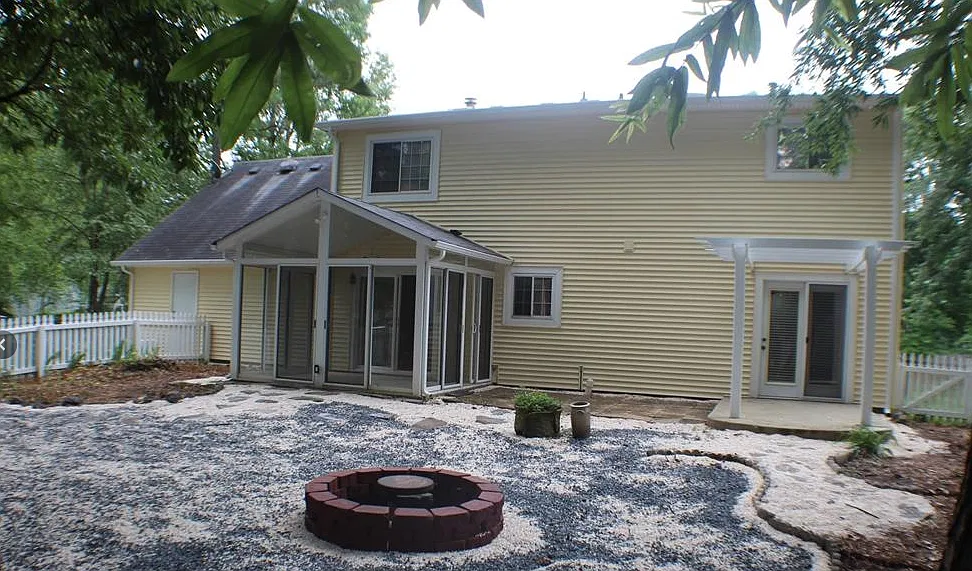 4 bed, 1972 sqft, $3,300 — Photo 3