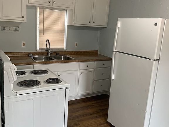 3rd image of 4725 1/2 15th Ave S