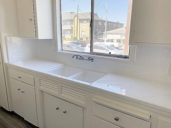 4th image of 914 N Cedar St APT 1