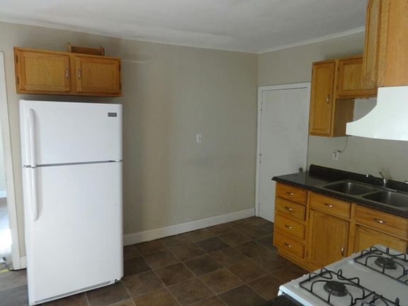 3rd image of 3022 Grand Ave S