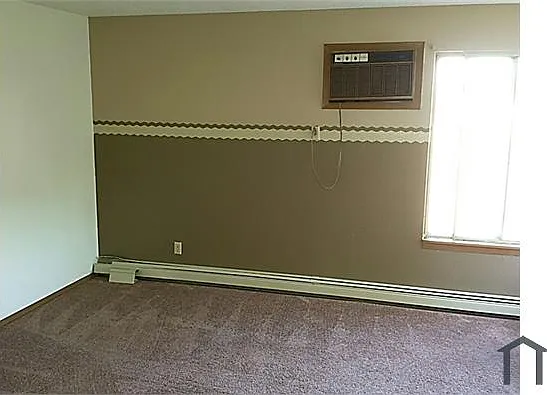 815 University Dr S #301 — Photo 4