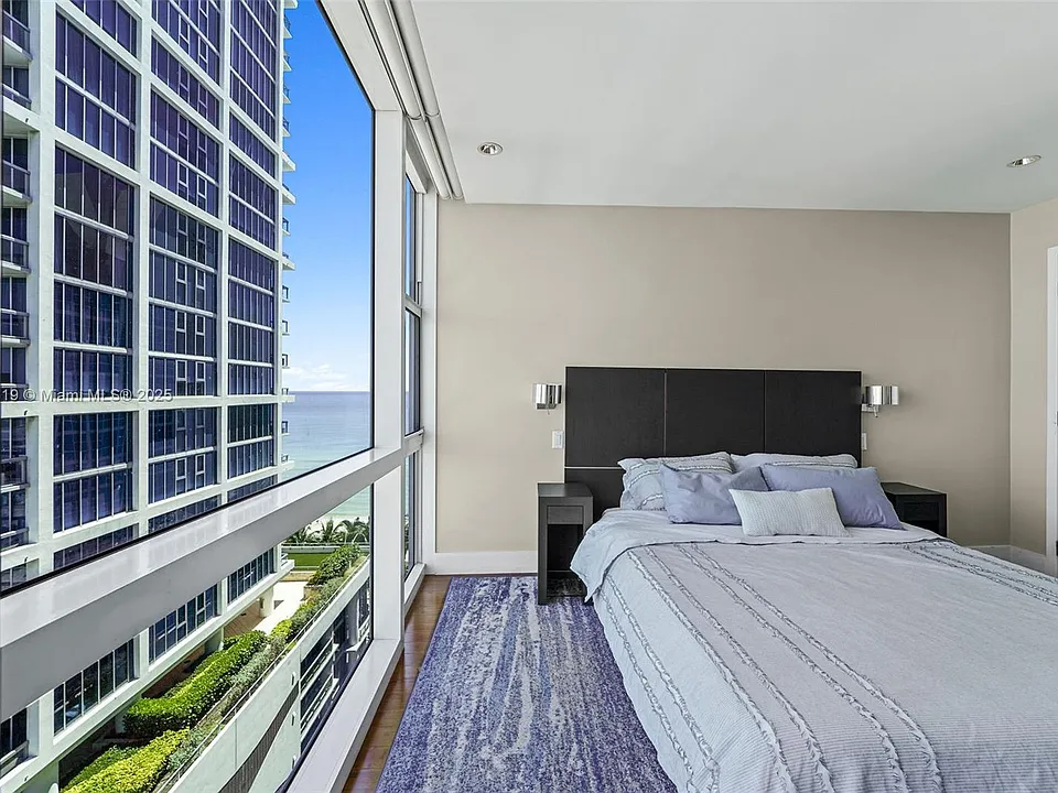 6801 Collins Ave #1214-DOOR1203