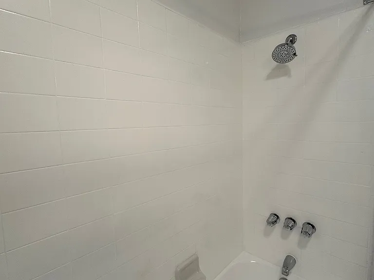 1709 N. Fuller Ave — Photo 14