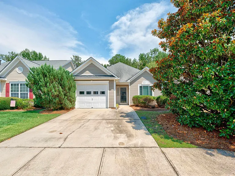 184 Ivy Square Dr — Photo 2