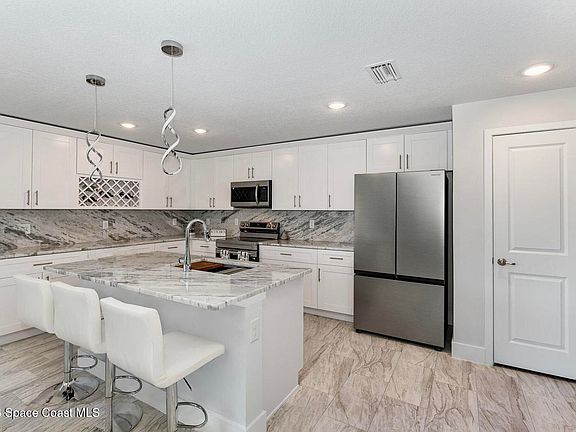 5th image of 3014 San Filippo Dr SE