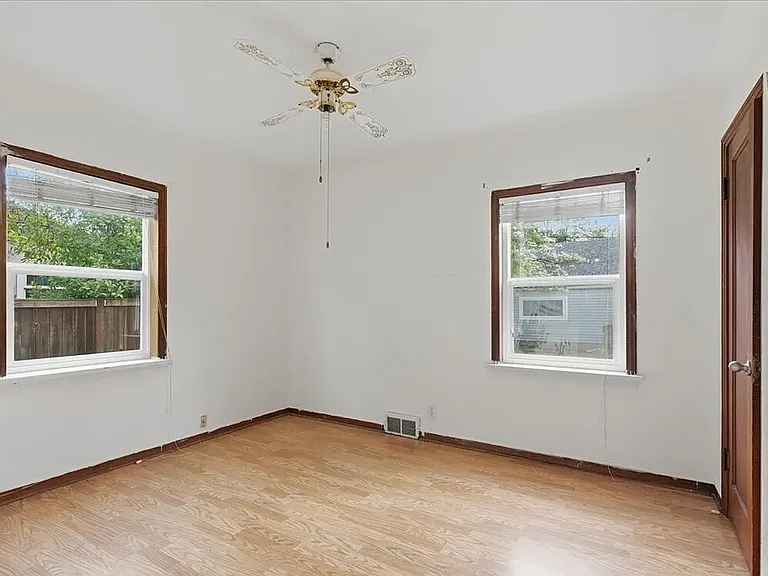 4624 N Pearl St — Photo 14