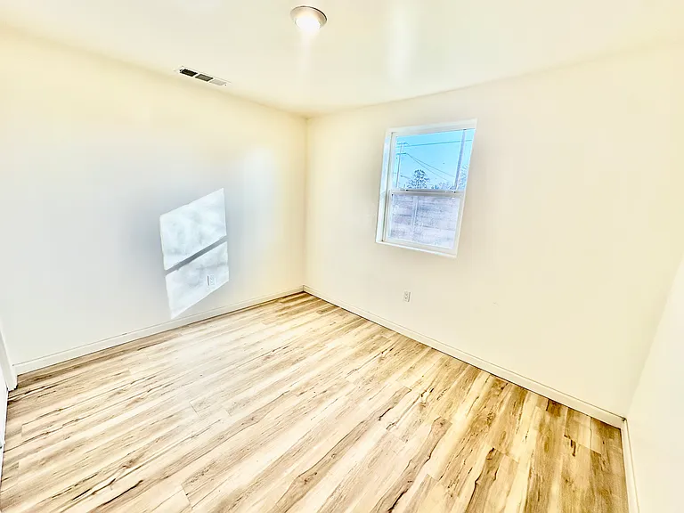 5012 W Olive Ave — Photo 9