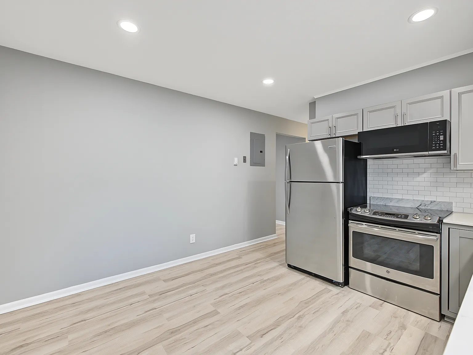 2 bed, 1.5 bath, 919 sqft, $3,100 — Photo 4