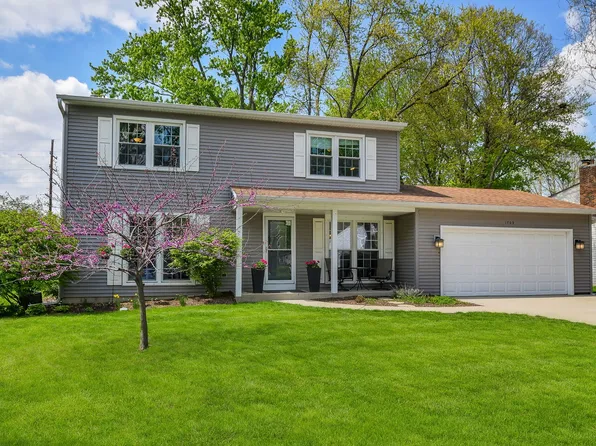 1702 La Palma Ct, Wheaton, IL 60189