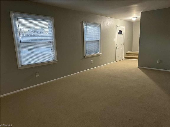 5th image of 4223 Oak Ridge Dr