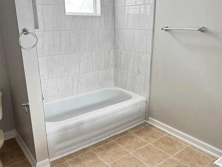 711 W Charles St #2 — Photo 10