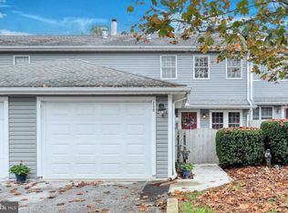 206 Kensington Ct, York, PA 17402