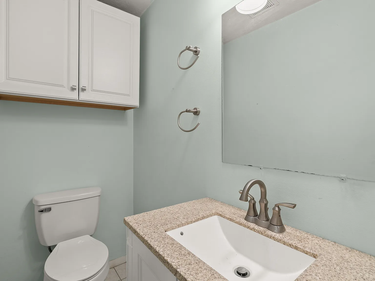 2 bed, 1.5 bath, 962 sqft, $2,300 — Photo 2