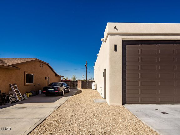 3rd image of 3315 Bluegrass Dr