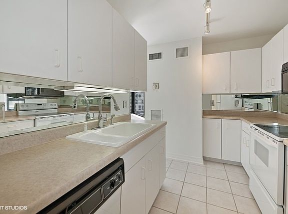 5th image of 401 E Ontario St APT 2009