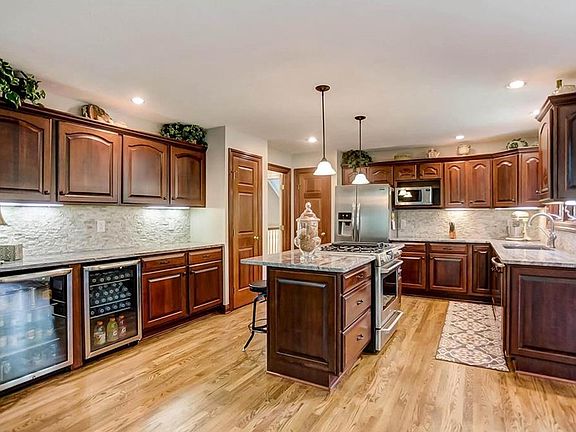 5th image of 2834 River Edge Cir