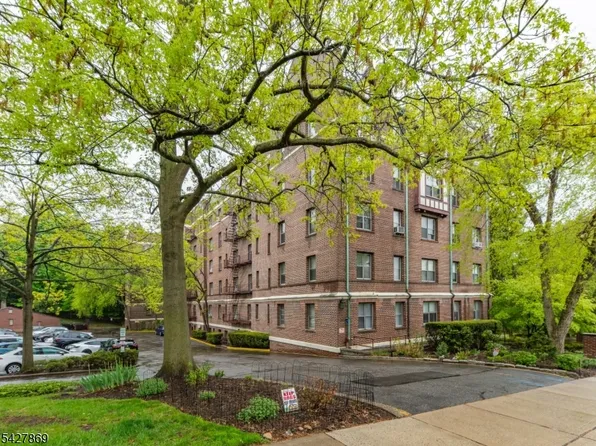100 E Palisade Ave, Englewood City, NJ 07631