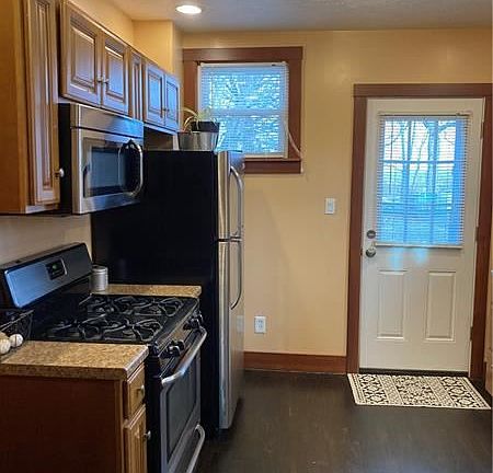 4th image of 3409 Brownsville Rd