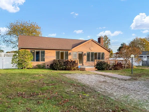 30 Easy St, Dennis Port, MA 02639
