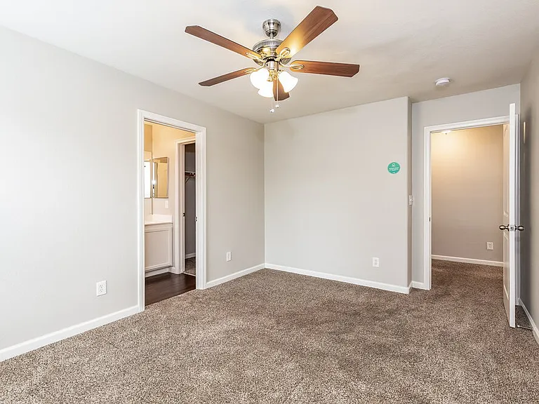 2845 Woodland Park Ave — Photo 9