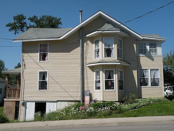 3rd image of 106 Kingsbury Ave