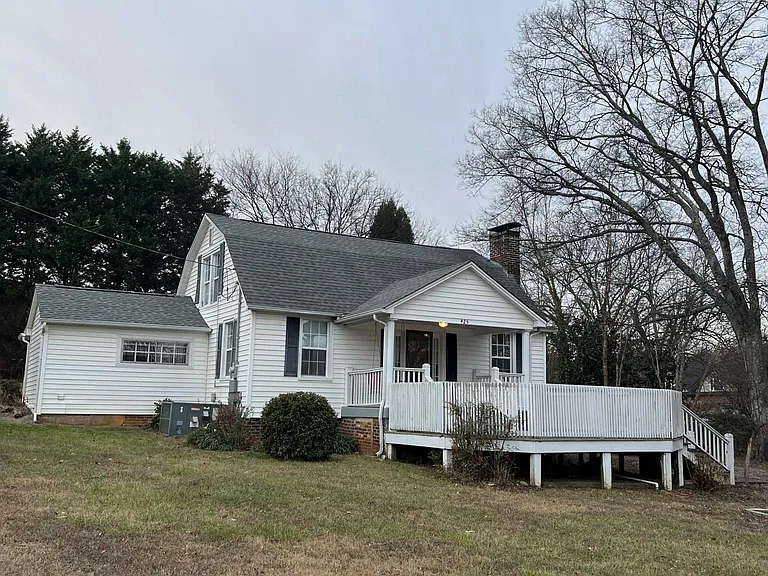 425 Sandy Springs Rd — Photo 2