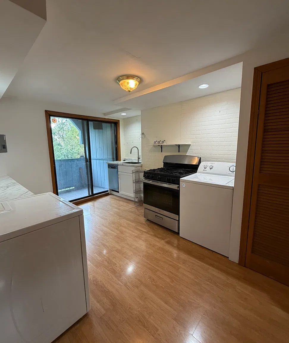 3 bed, 1200 sqft, $3,900 — Photo 3