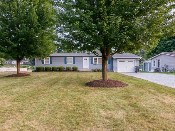 46651 Delta Dr, Decatur, MI 49045