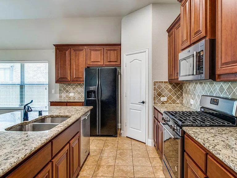 4619 Amesbury Ln — Photo 6