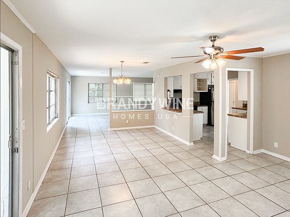 3rd image of 1031 W Lawfin St