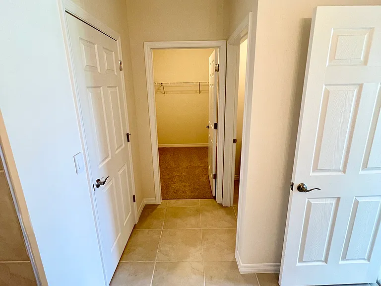 2518 NE 6th Pl — Photo 16