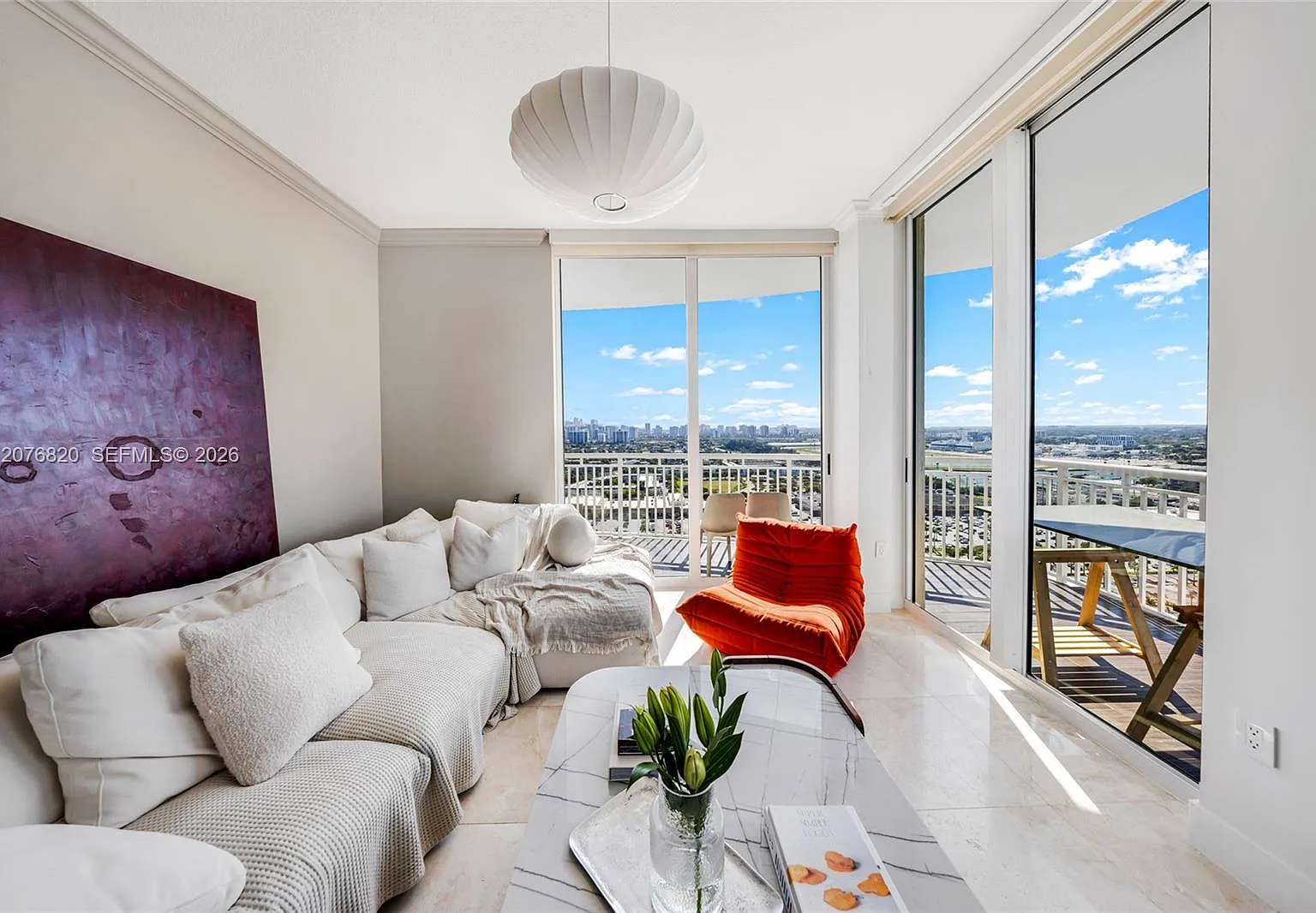 Duo Condominium West — Photo 1